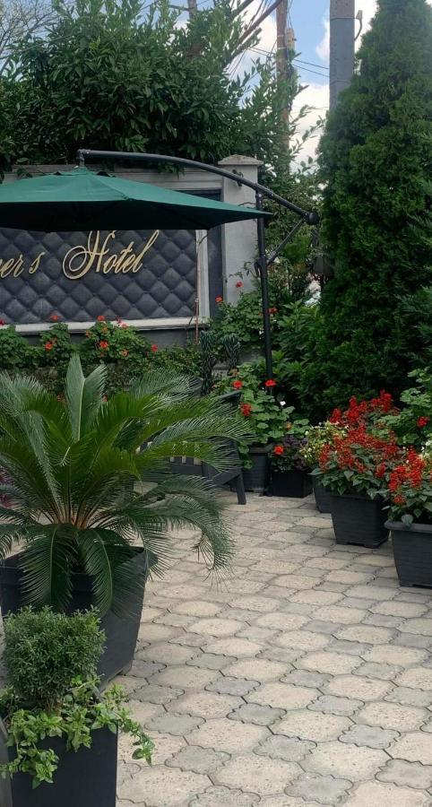 River S Hotel Зугдиди Екстериор снимка