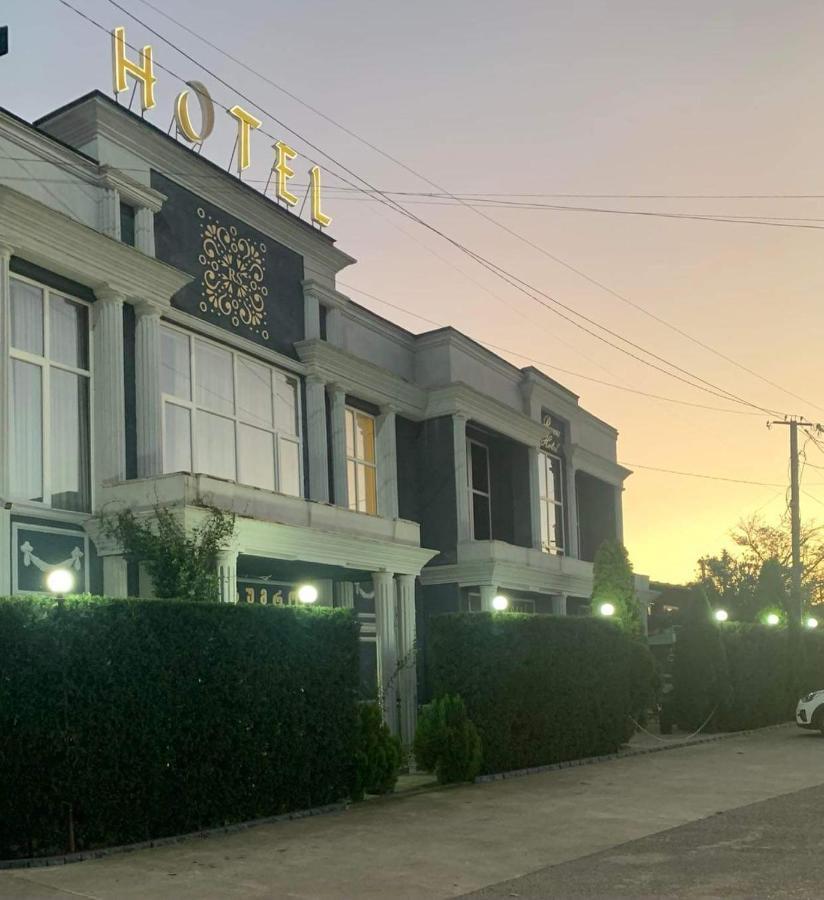 River S Hotel Зугдиди Екстериор снимка