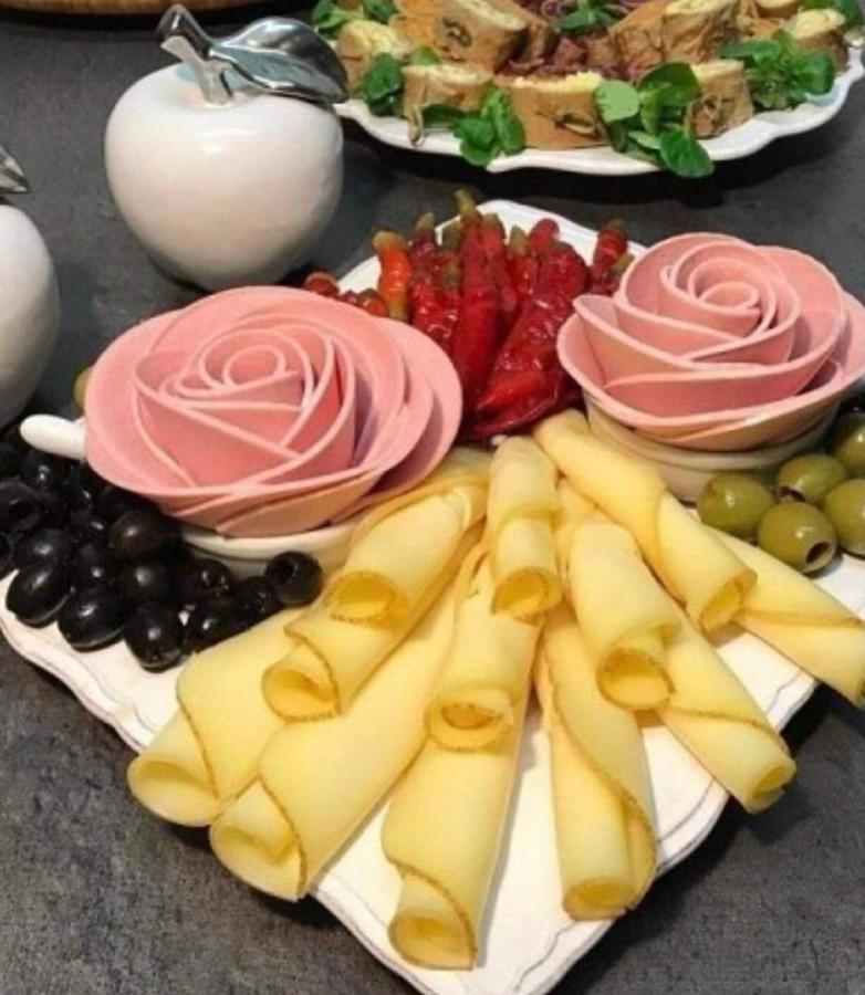 River S Hotel Зугдиди Екстериор снимка