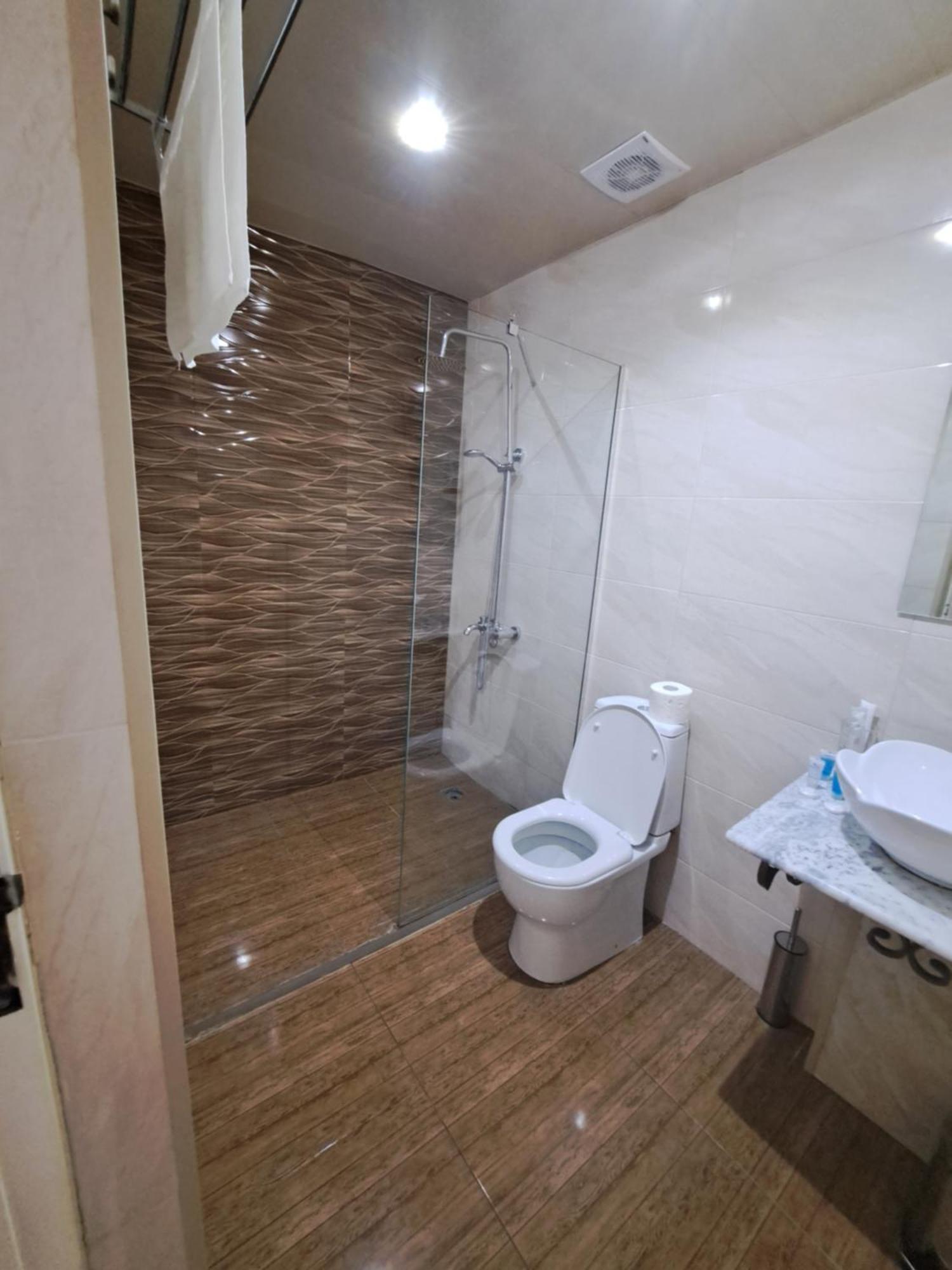 River S Hotel Зугдиди Екстериор снимка