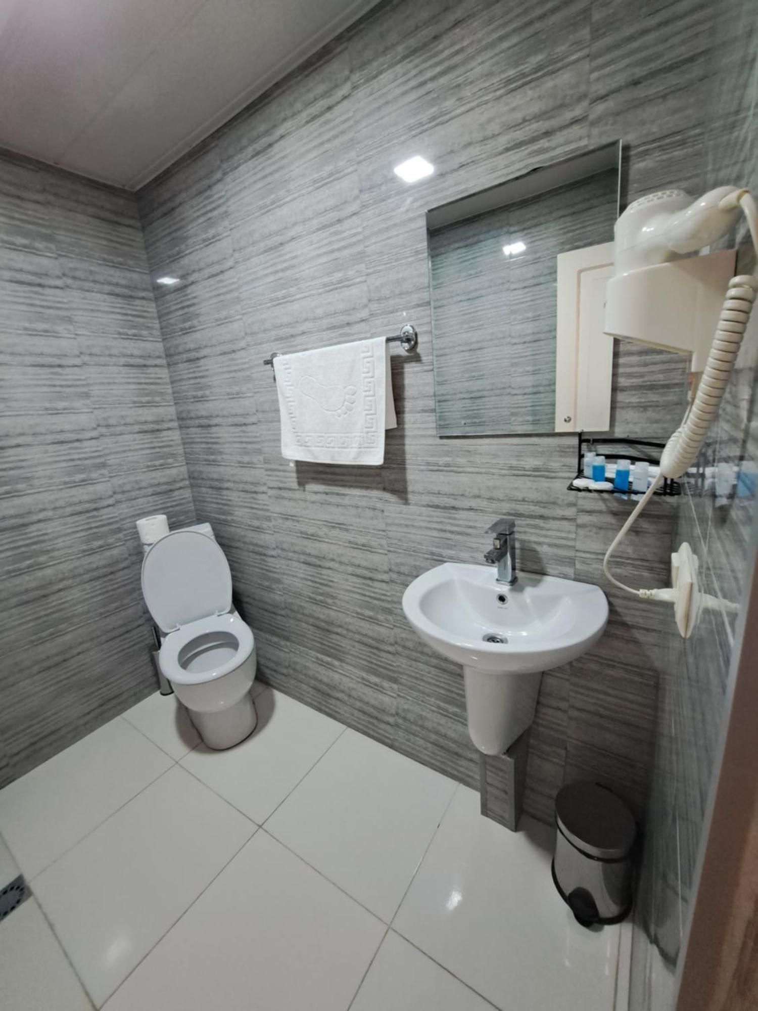 River S Hotel Зугдиди Екстериор снимка
